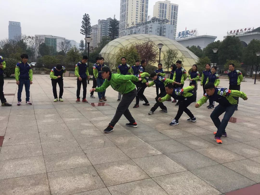 滑启速滑形象大使柳楠即将开启延安滑启速滑教练员集训营！