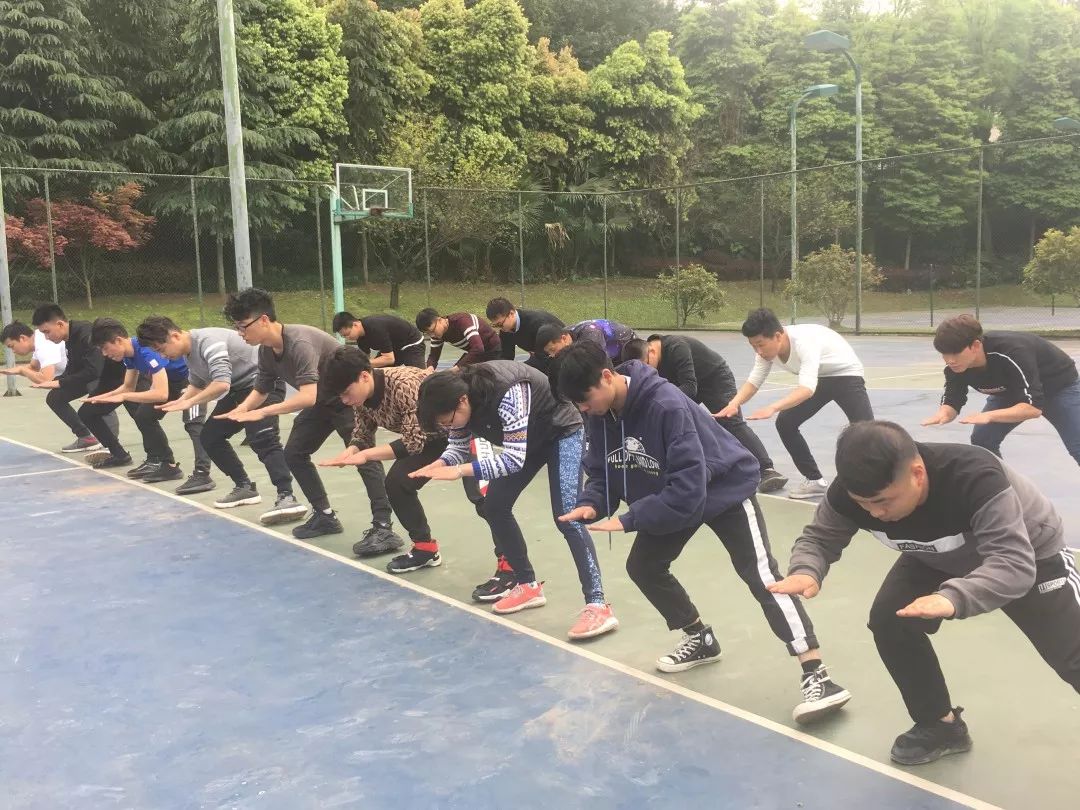 集训 | 滑启速滑形象大使柳楠开启滑启速滑教练员集训营（重庆站）